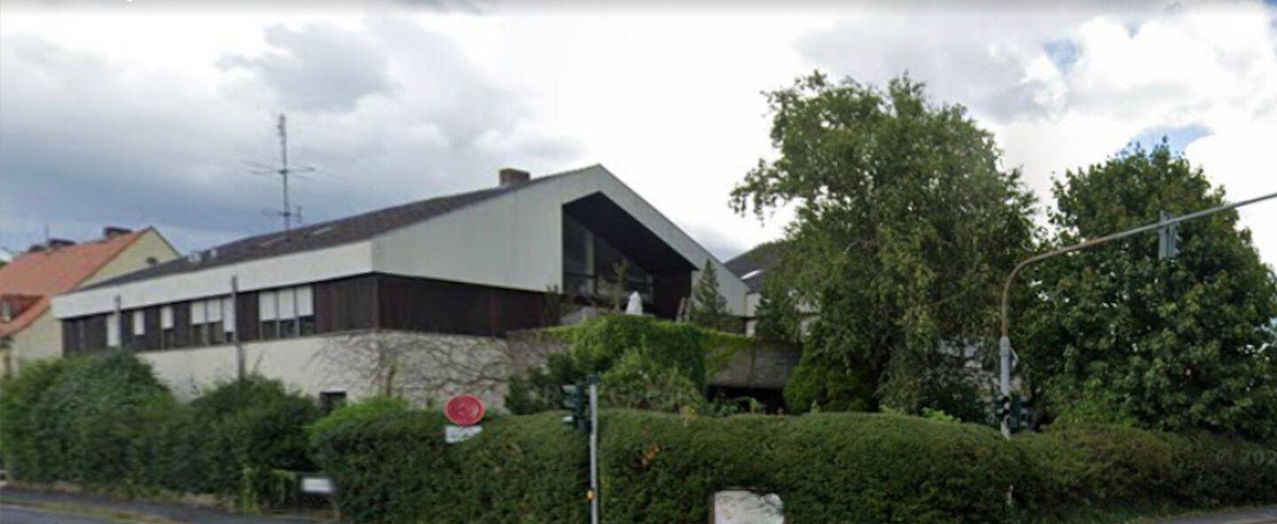 Geräumiges Mehrfamilienhaus mit vermieteten Gewerbeflächen, 97616 Bad Neustadt a.d. Saale