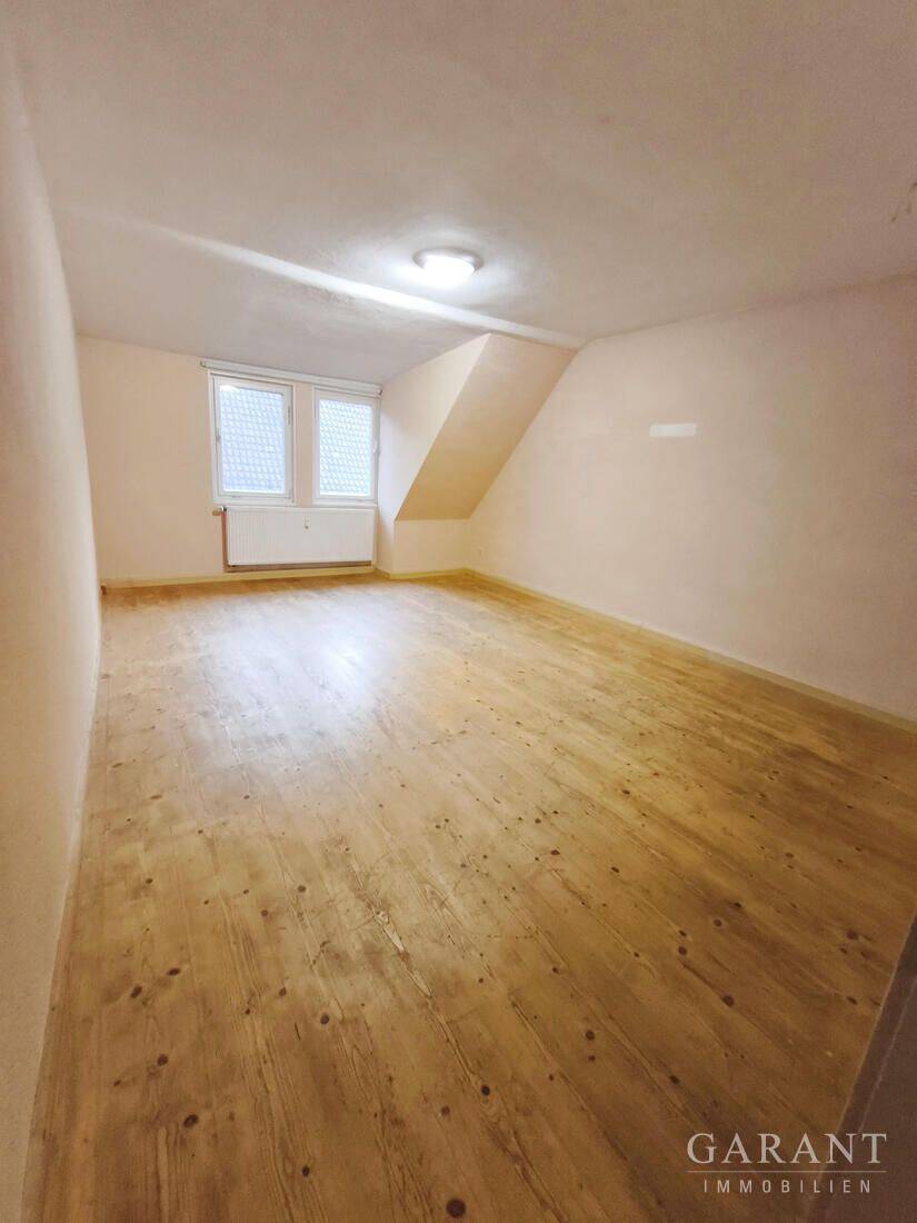Viel Platz auf zwei Ebenen: Dachgeschoss-Wohnung mit Studio in Sulz am Neckar, 72172 Sulz am Neckar