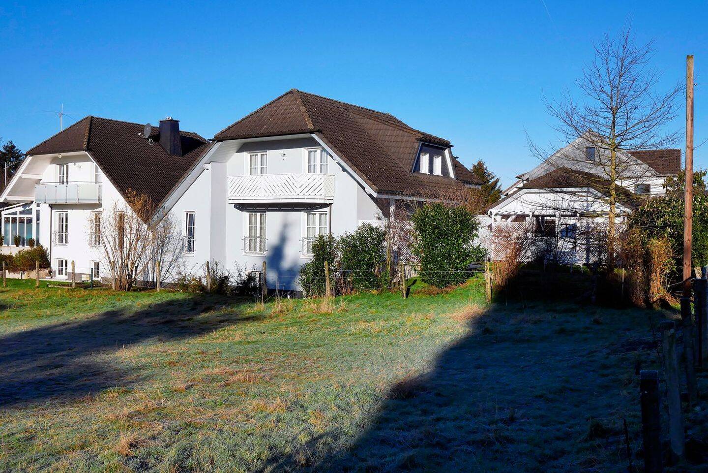 Ruhig wohnen mit Blick ins Siebengebirge — Helle 2-Zimmer-Dachgeschosswohnung mit Südbalkon, Carport und Einbauküche, 53604 Bad Honnef