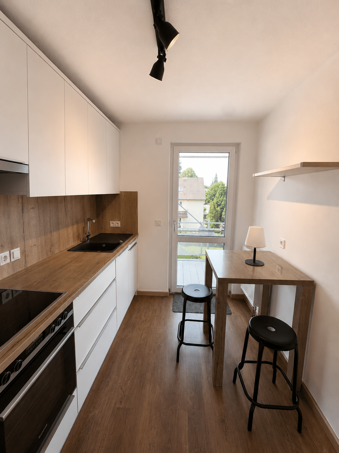 Neu sanierte 2 Zimmer-WHG, Tiefgarage, 2 Balkone, 90453 Nürnberg