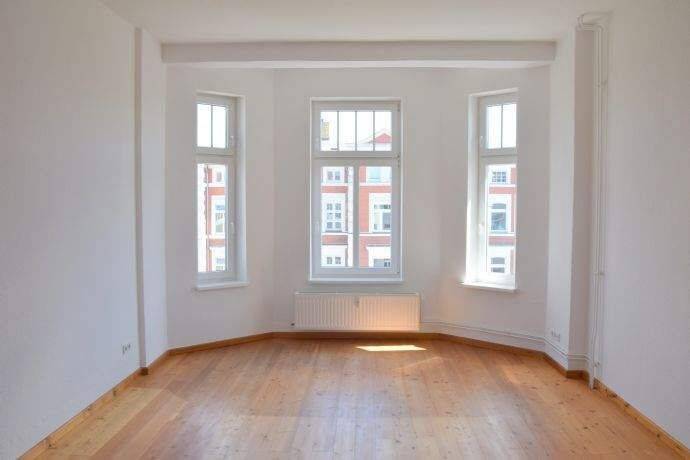 4-Zimmerwohnung mit Balkon zum Hof – viel Platz in beliebter Wohngegend ! – 19059 Schwerin – Bild 1 von 11