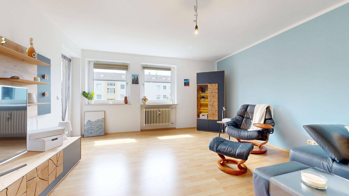Bezugsfreie 3,5-Zimmer-Wohnung mit Balkon, Garage und großem Keller in Ottobrunn, 85521 Ottobrunn