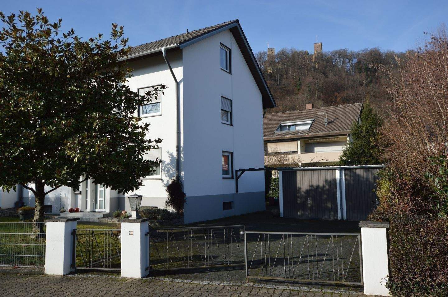 Burgblick und bis zu 3 Wohnungen – volle Flexibilität, 79541 Lörrach