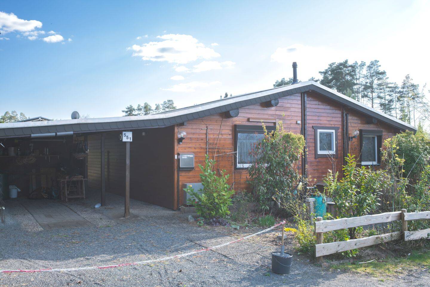 Wochenendhaus am Bernsteinsee | 100 m² Wohnfläche mit Wintergarten, Kamin & 2 Carports, 38524 Sassenburg