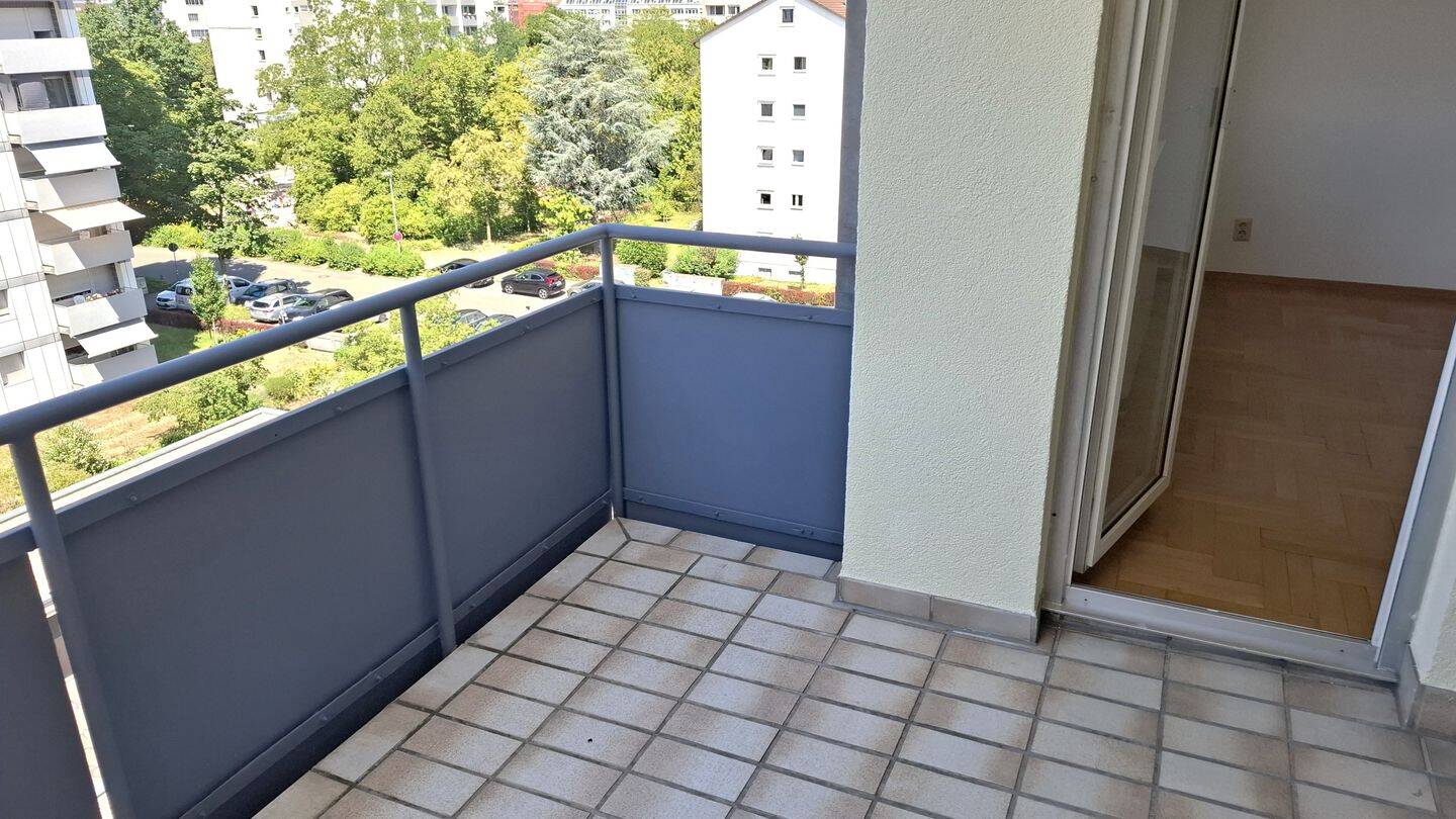 Helle 4 Zimmer Wohnung mit Weitblick, schönem Balkon und dem Luxus einer Garage, 76137 Karlsruhe