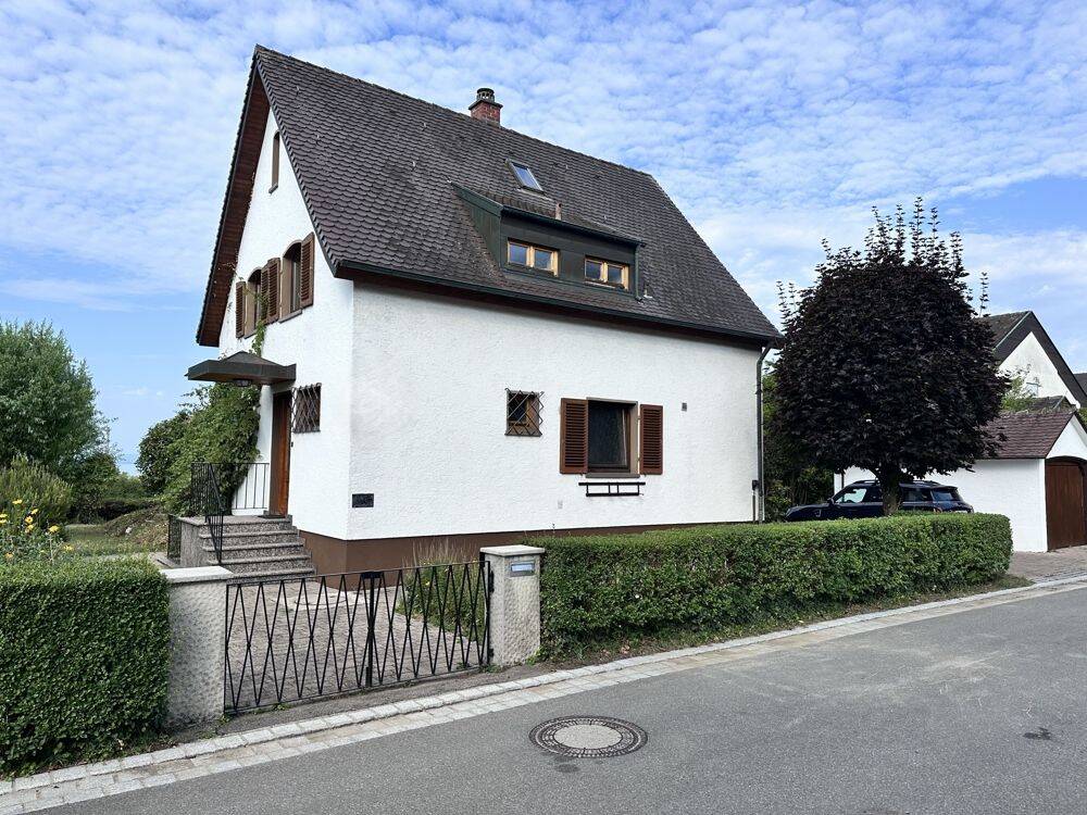 Charmantes Einfamilienhaus mit unverbaubarem Bodenseeblick in Friedrichshafen-Manzell, 88048 Friedrichshafen