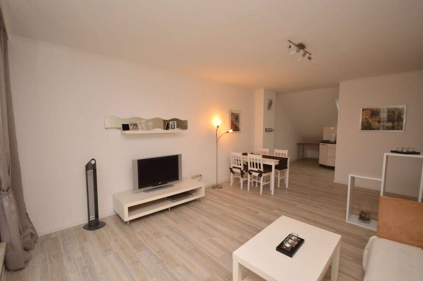 Inkl. PKW-Stellplatz: Modern möblierte 2-Zi.-Wohnung mit Dachterrasse, 65843 Sulzbach (Taunus)