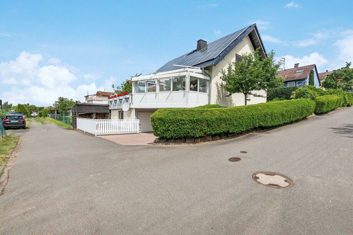 Provisionsfrei – Haus mit hochwertiger Ausstattung (Klimaanlage, Sauna, PV-Anlage, Brunnen etc.), 65529 Waldems