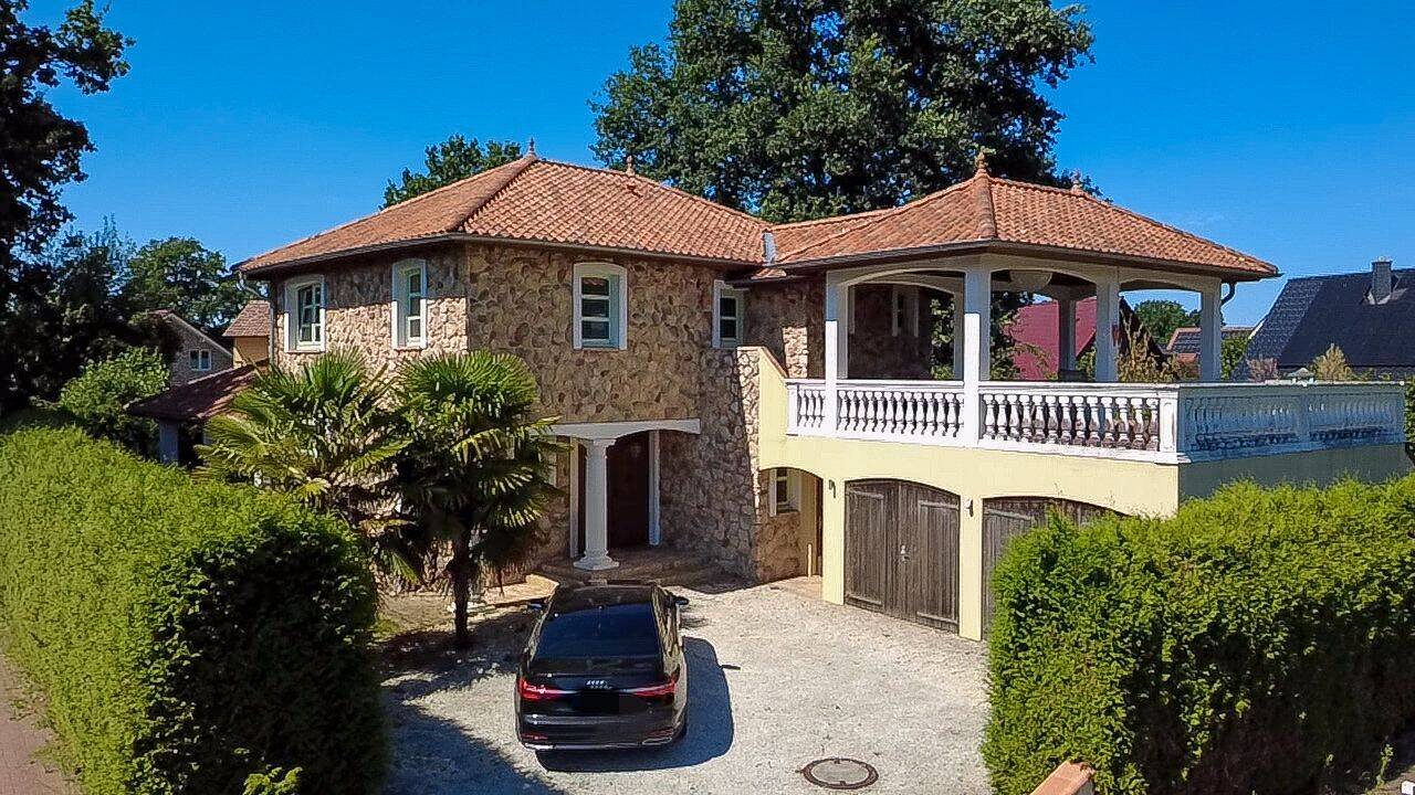 Mediterranes Einfamilienhaus im Finca-Stil in Wahnbek, 26180 Rastede