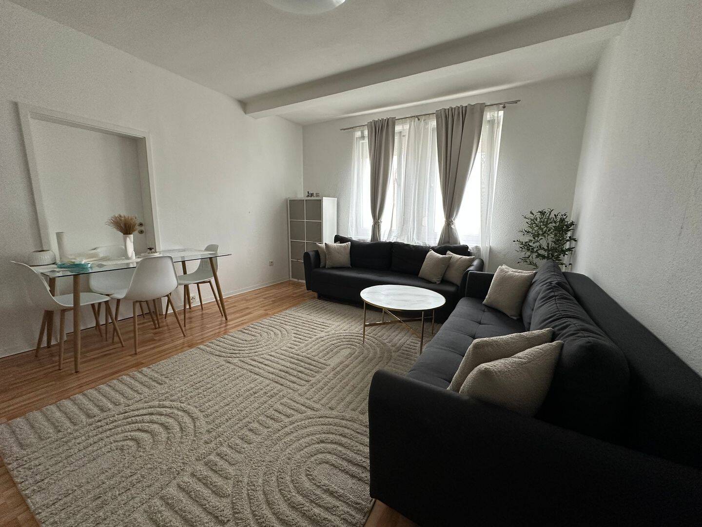 Ab 01.09.: Geräumige 2-Zimmer-Wohnung, verkehrsgünstig gelegen in Gleißhammer!, 90480 Nürnberg (Gleißhammer Mögeldorf Tiergarten Weichselgarten Zerzabelshof)