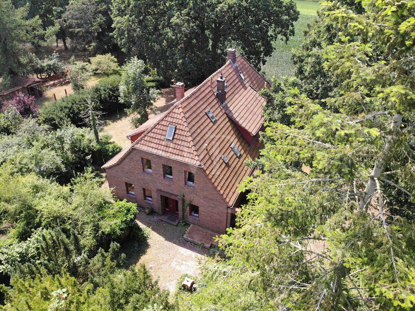 Großzügiges Wohnhaus auf weitläufigem Grundstück in naturnaher Ortsrandlage von Wardenburg, 26203 Wardenburg