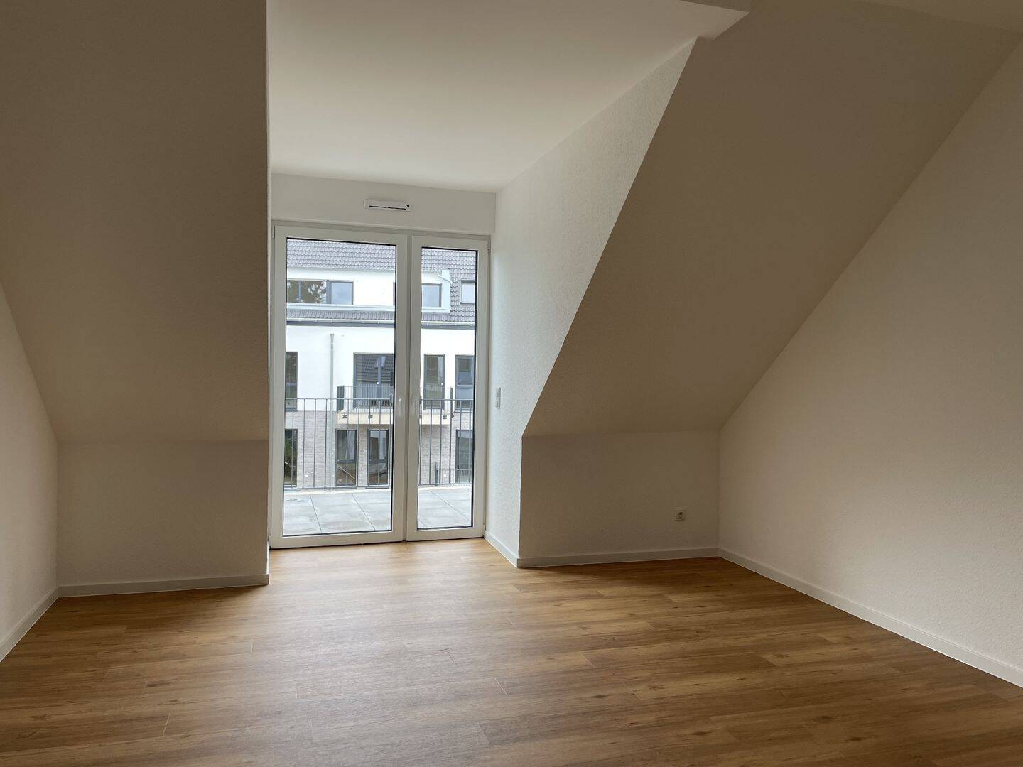 3- Zimmer- Dachgeschosswohnung in Schlebusch- Ihr neues Zuhause mit Weitblick, 51375 Leverkusen (Schlebusch)
