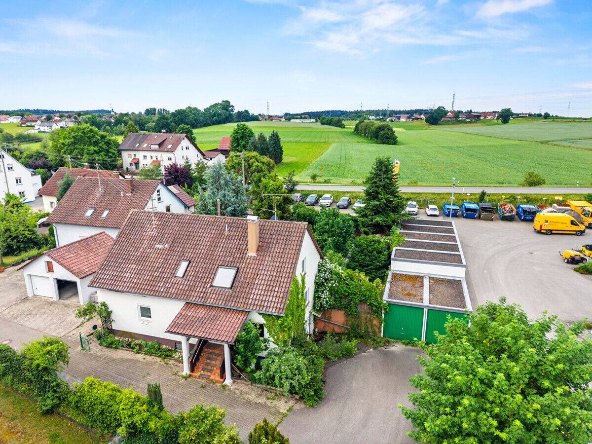 Sofort verfügbares Einfamilienhaus mit Doppelgarage in Grünkraut-Gullen, 88287 Grünkraut