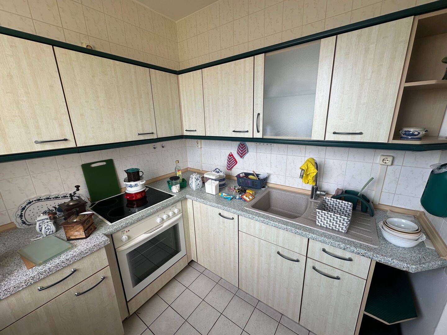 zentrale 1 Raum Wonung mit Einbauküche und Balkon, 8412 Werdau
