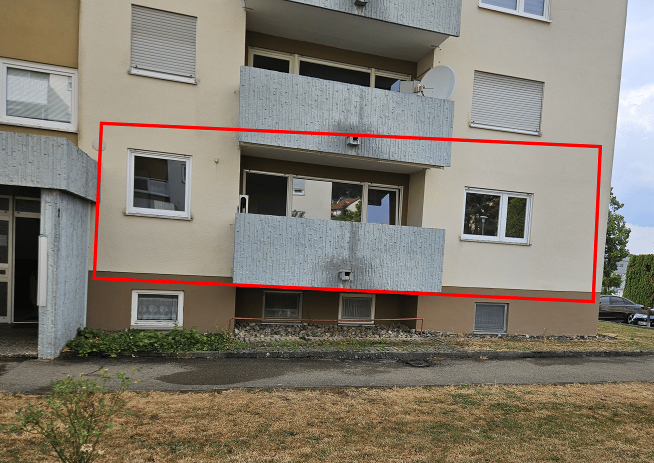 Modernisierte 3-Zimmer-Wohnung in Heubach mit Balkon, Einbauküche, Garage & Stellplatz, 73540 Heubach