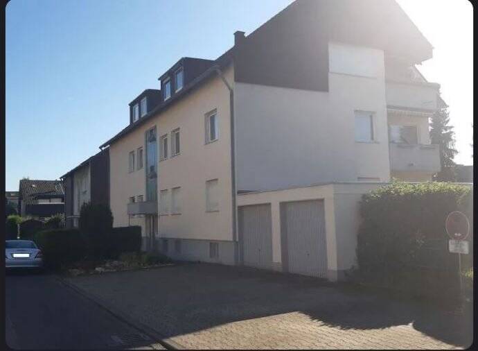 Stilvolle, helle, moderne 4-Zimmer-Wohnung mit Balkon in Leverkusen, 51375 Leverkusen (Schlebusch)