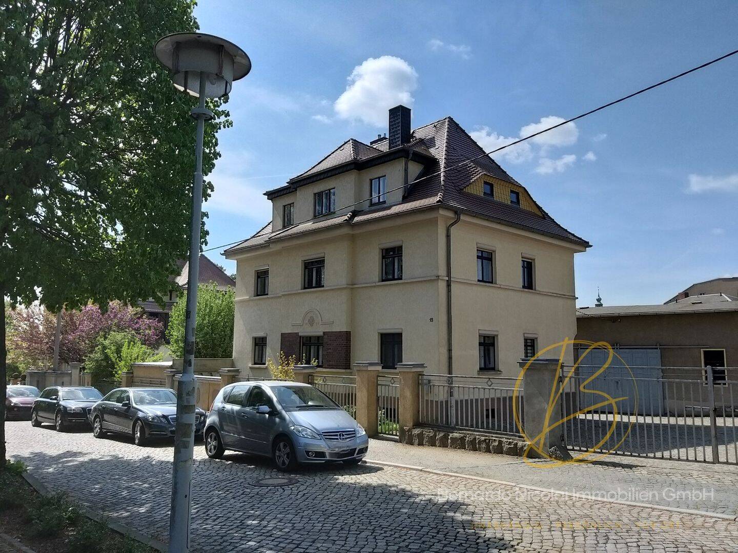 Attraktives Zweifamilienhaus mit großem Innenhof und Nebengebäuden, 1900 Großröhrsdorf