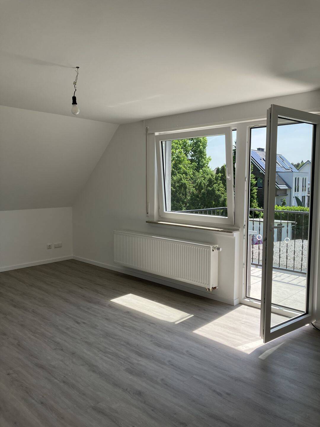 Erstbezug nach Sanierung – attraktive 3-Zimmer-Dachgeschosswohnung mit Balkon in Werl, 59457 Werl