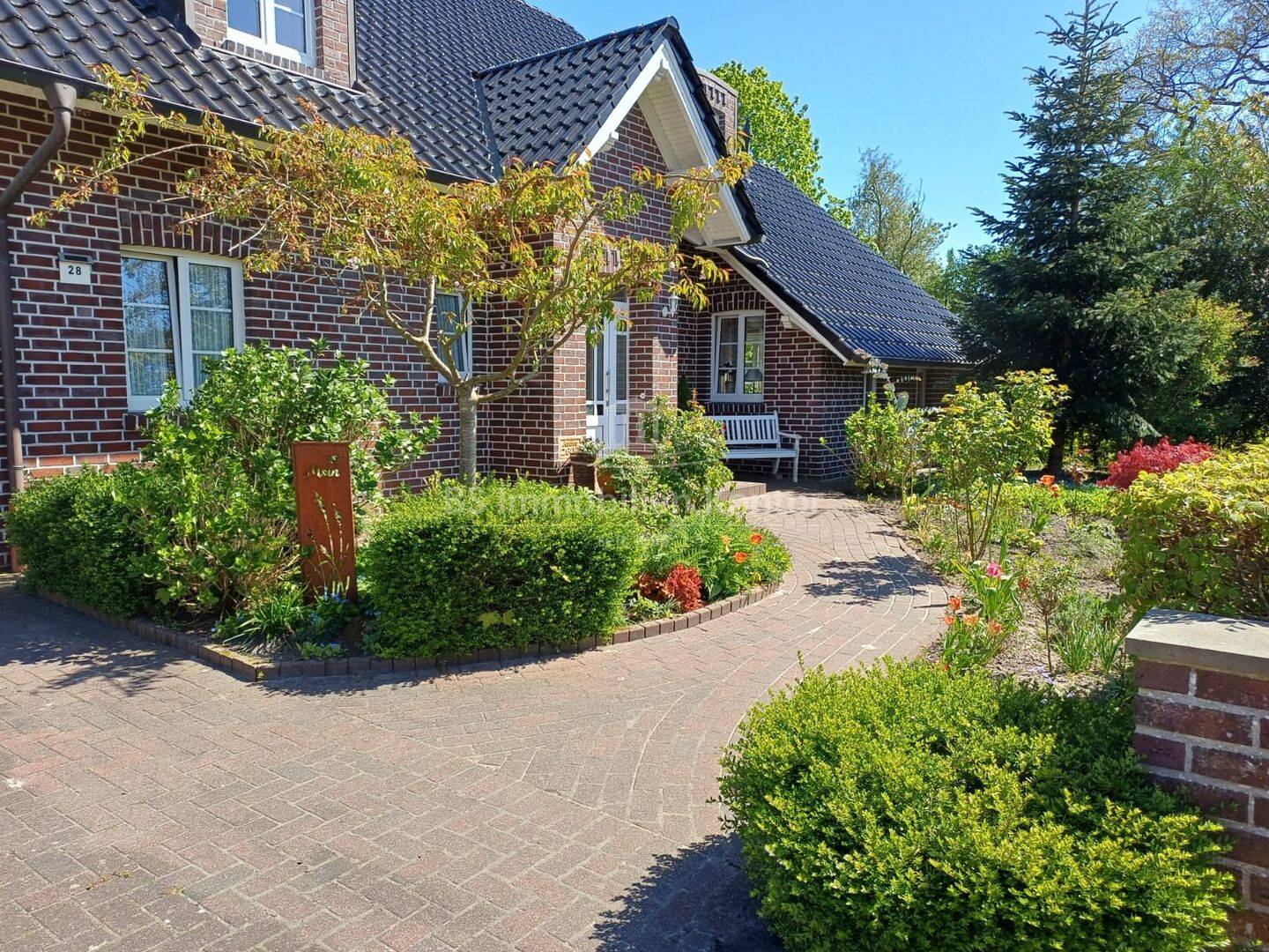 Freier Blick – Großes EFH in Sackgassenendlage mit Garage und Carport, 26899 Rhede (Ems)