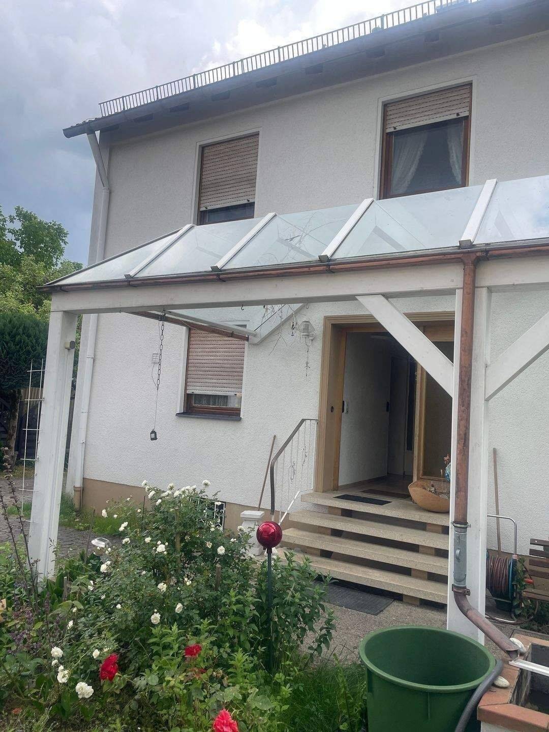 Charmante DHH mit Nebengebäude, Garage und großem Entwicklungspotenzial in Weinzierlein, 90513 Zirndorf