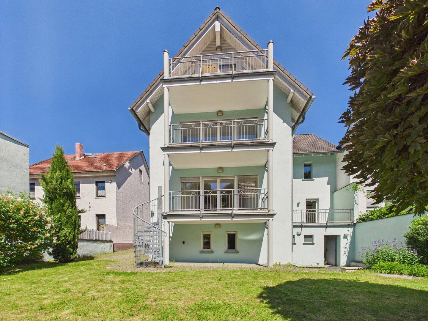 Modernisiertes EFH im Grünen mit Parkplatz und Weitblick!, 65201 Wiesbaden (Dotzheim Frauenstein Schierstein)