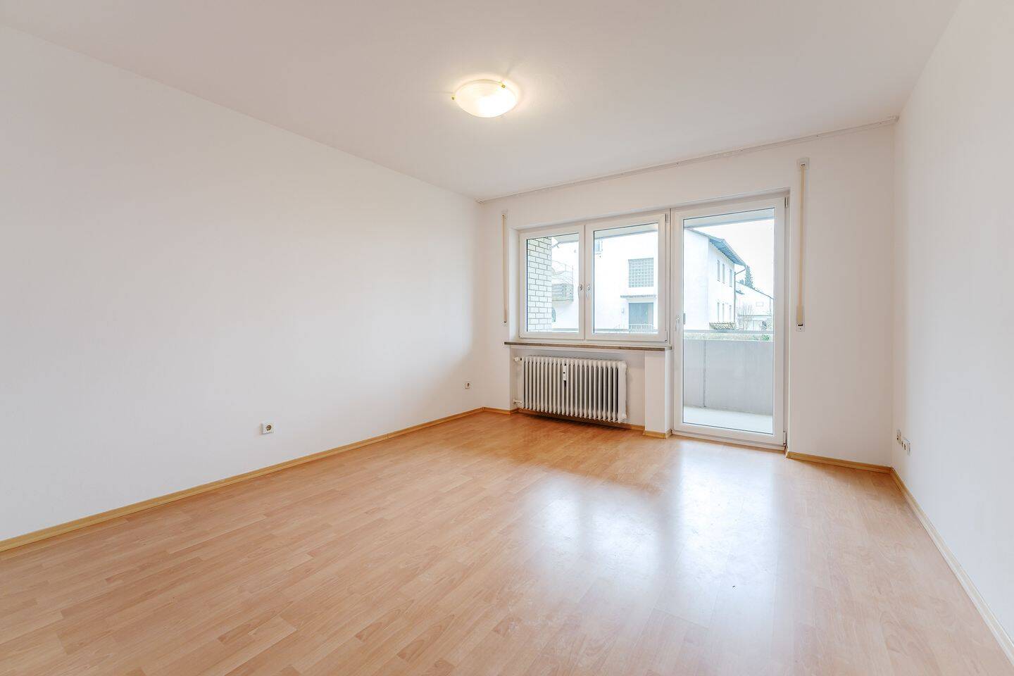 Gepflegtes Apartment mit überdachtem Westbalkon in SR-SÜD, 94315 Straubing