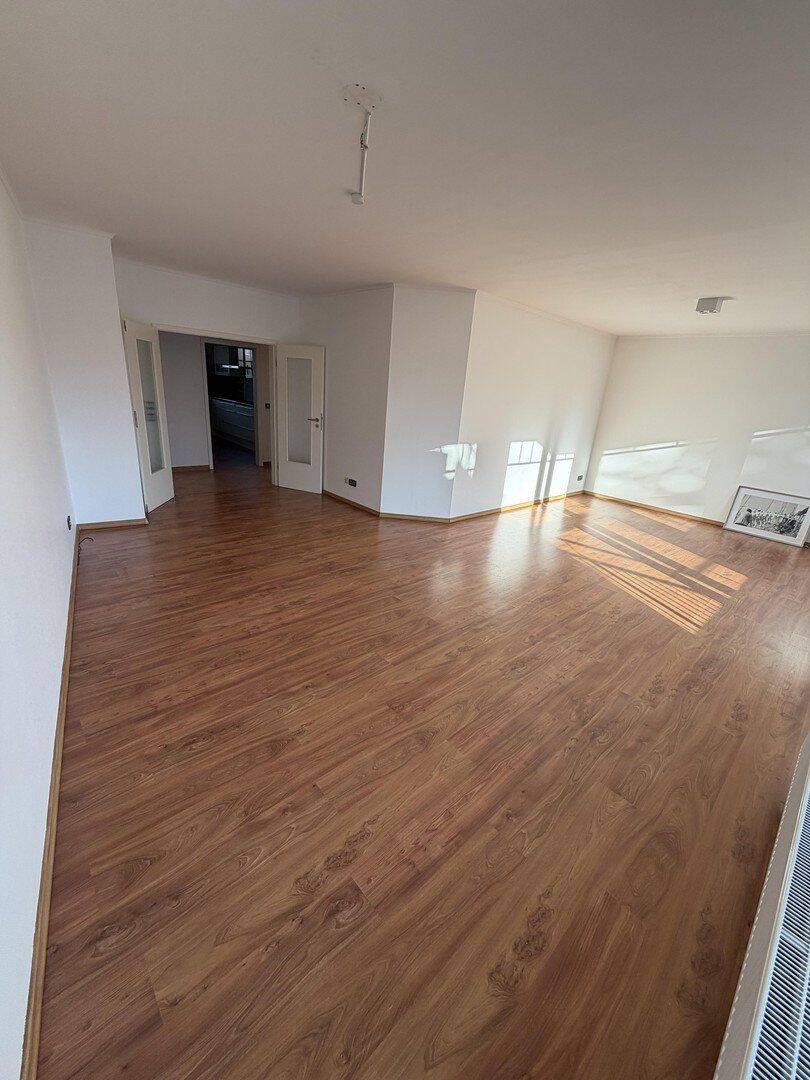 Barrierefreie 3,5-Zimmer-Wohnung in Sasel – Südwest-Balkon, Aufzug Tiefgarage, 2 TG-Plätze, 22393 Hamburg (Wandsbek Bramfeld Poppenbüttel Sasel Wellingsbüttel)