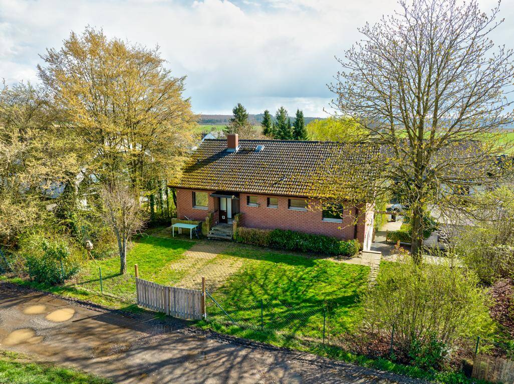 Freistehendes EFH bei Nastätten mit vermieteter Einliegerwohnung, Wintergarten und Doppelgarage, 56355 Hunzel