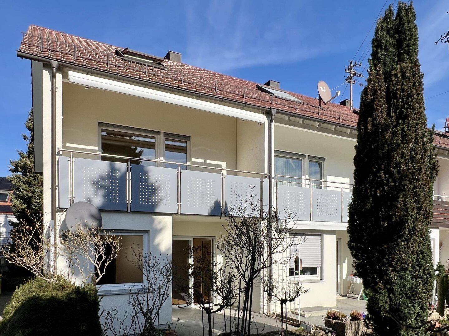 Solides Reihenendhaus mit Garten, Balkon & Carport, 70736 Fellbach