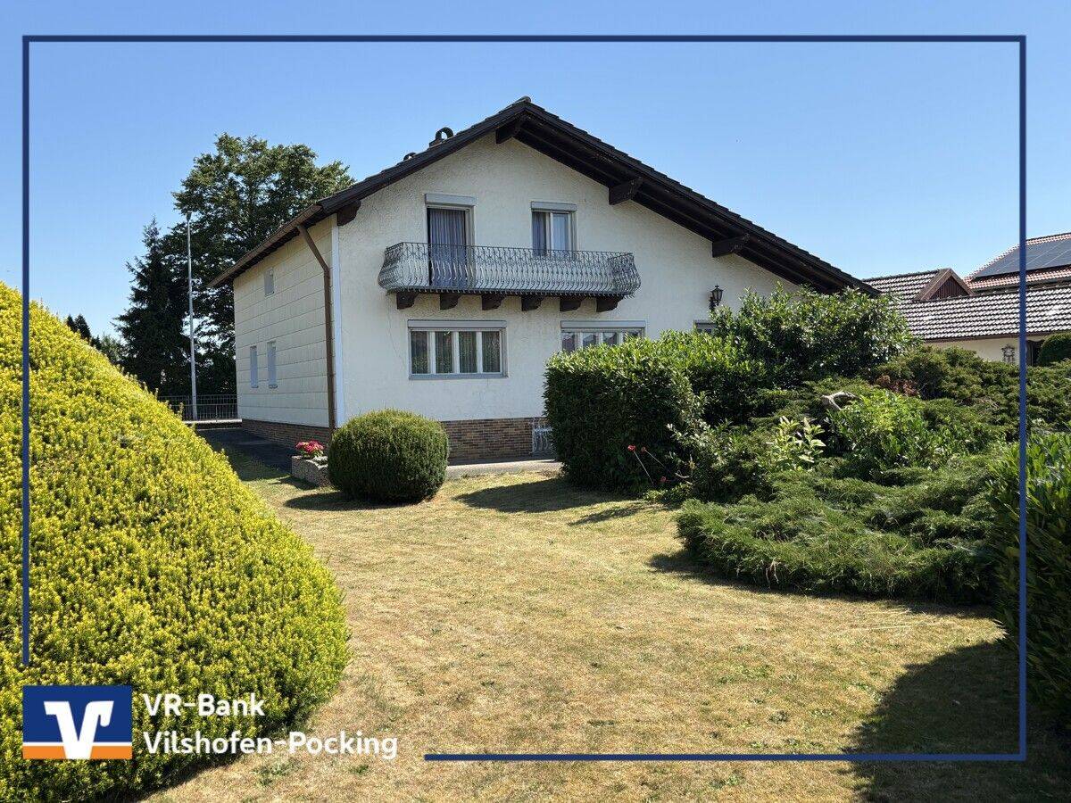 Wohlfühlhaus mit viel Platz, Potenzial und großem Grundstück in Pocking, 94060 Pocking