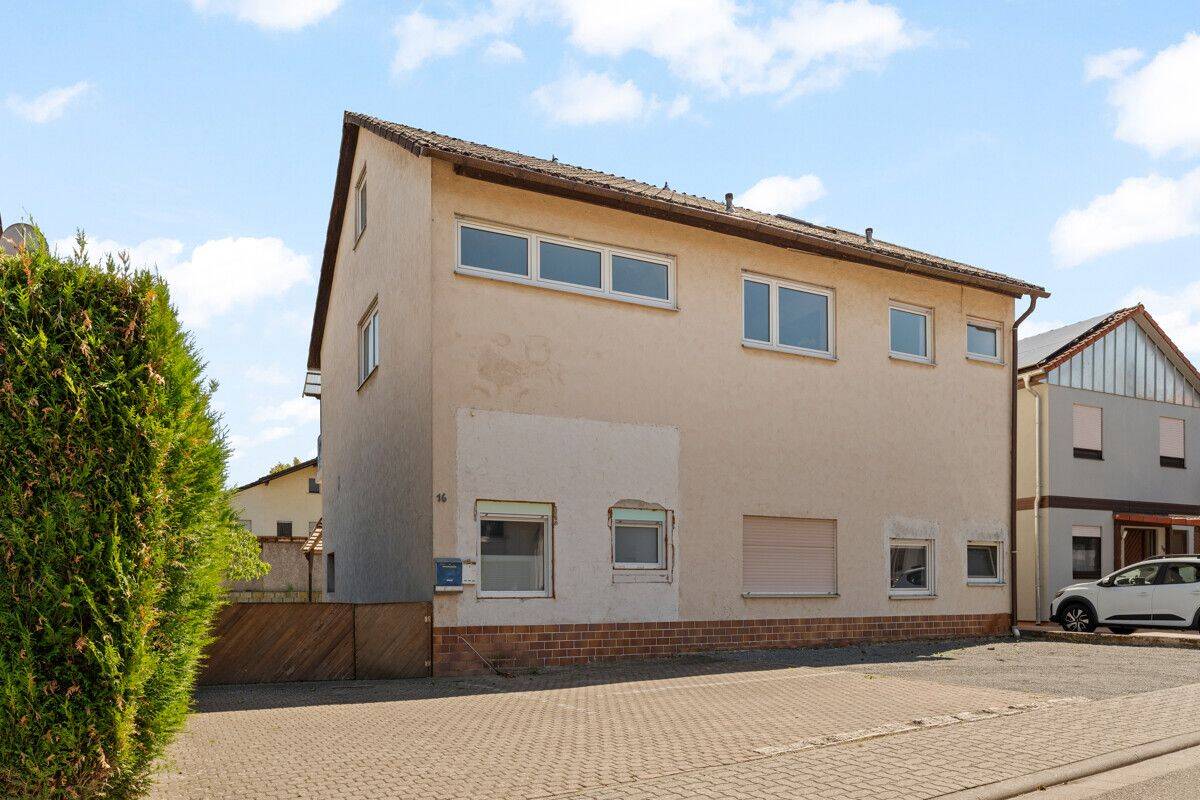 Leer stehendes und breitgefächertes Dreifamilienhaus, 67363 Lustadt