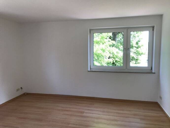 Sonnige, renovierte 5-Zimmerwohnung mit kleinem Garten, 91154 Roth