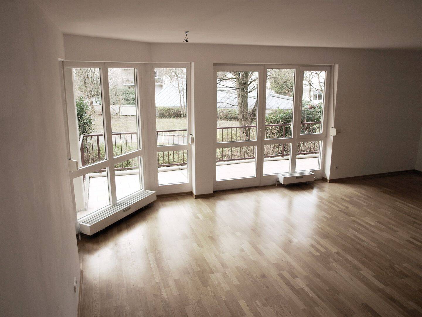Herzogpark, 4 Zimmer, ruhige u. grüne Innenhoflage, zwei große Terrassen und zwei Bäder, 81925 München (Bogenhausen)