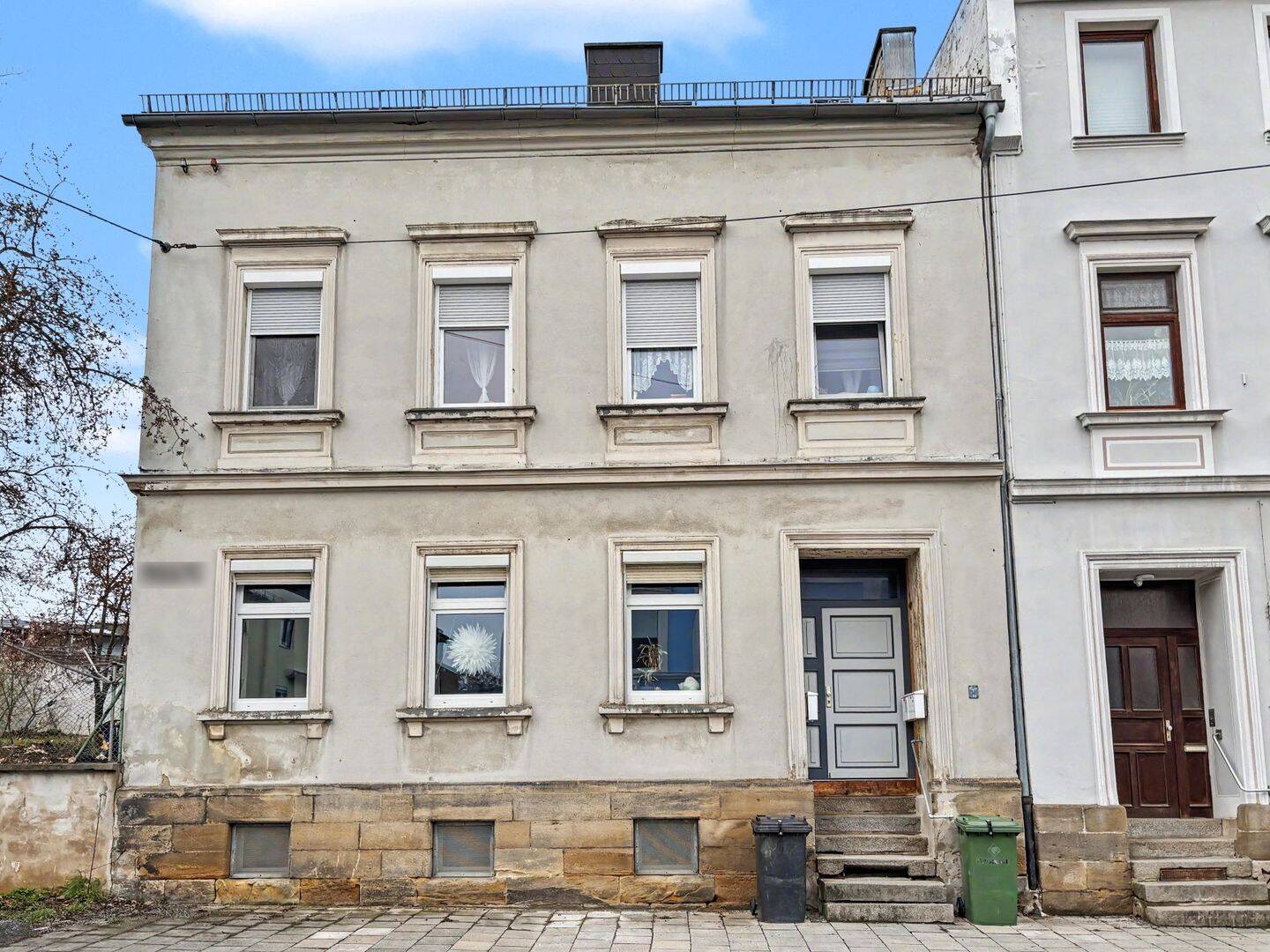 Hof: Zentral gelegenes, vermietetes 3-Familienhaus mit Garagen, 95028 Hof (Haidt Innenstadt Jägersruh Leimitz)
