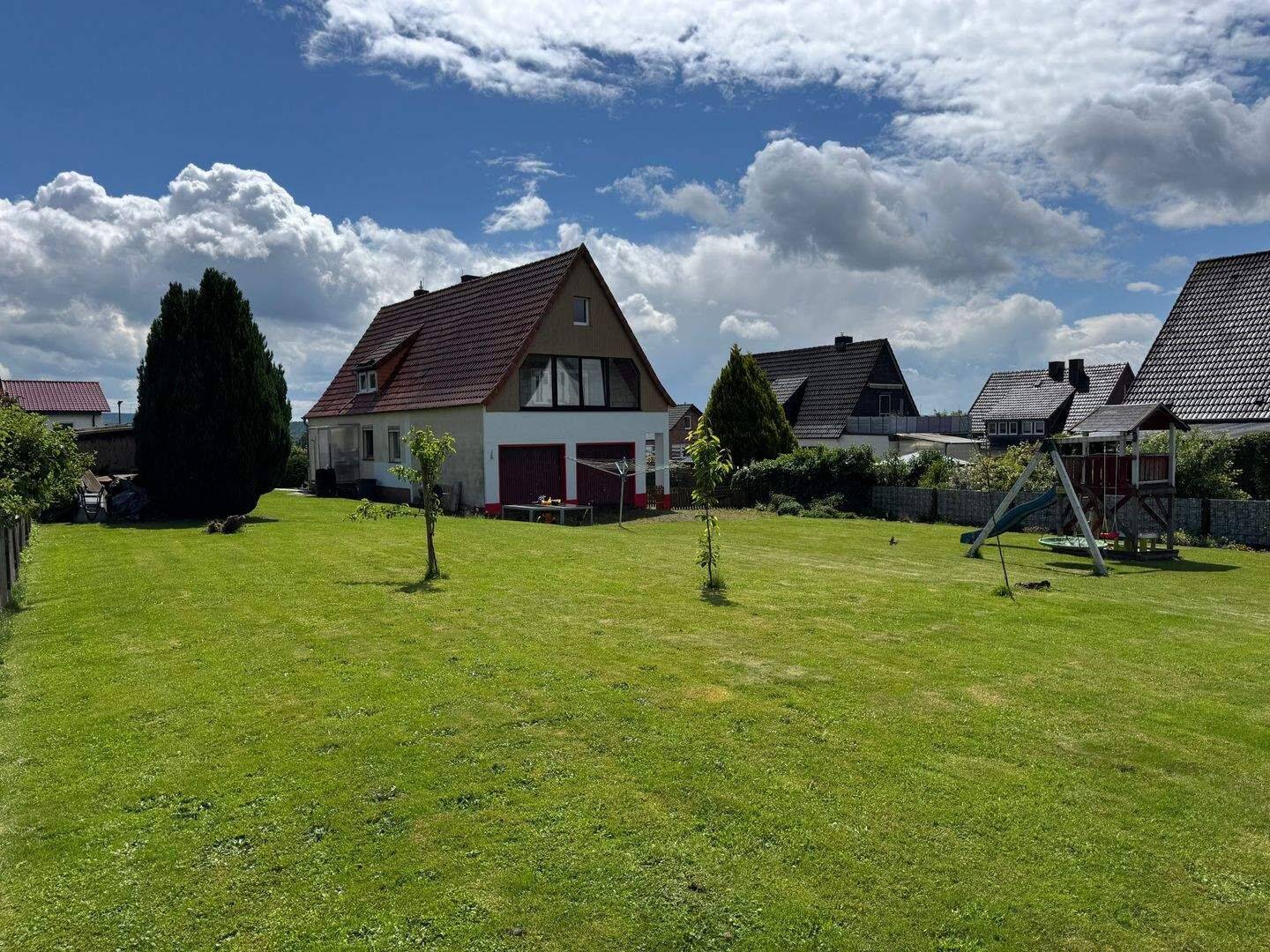 Einfamilienhaus auf wunderschönem und sonnigen Garten, 34355 Staufenberg (Wolfsanger/Hasenhecke)