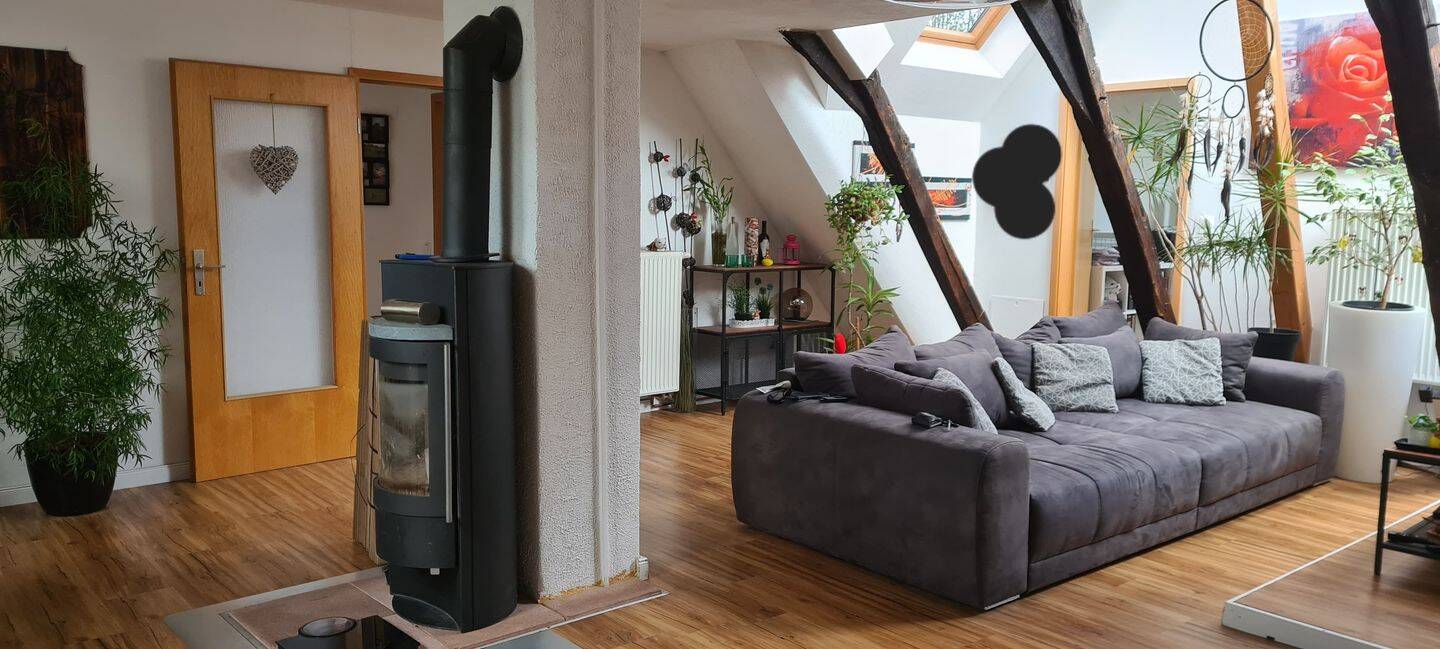 Schöne und gepflegte DG – Wohnung 3 Zimmer sehr ländlich Atelier, 58566 Kierspe
