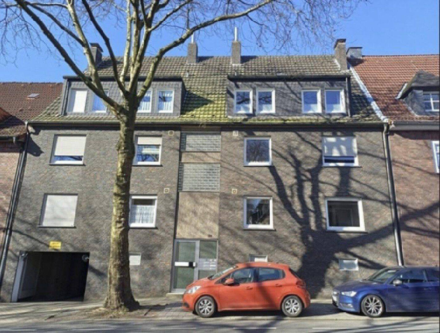 Solides Mehrfamilienhaus in netter Allee mit Gärten und Garagen zum Verkauf, 46117 Oberhausen