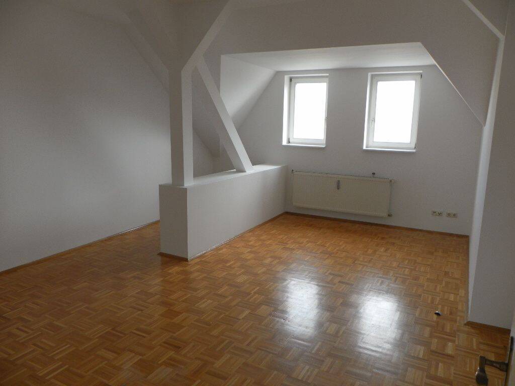 Rudolstadt: Sonnige große Ein-Zimmer-Wohnung mit separater geräumiger Wohnküche – 5 Fußminuten zur Bahn nach Jena, 7407 Rudolstadt