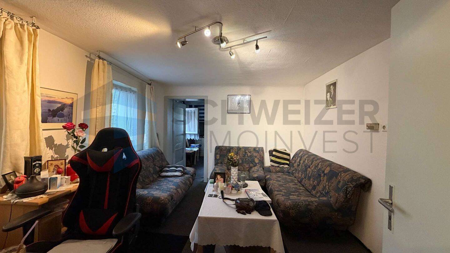 Doppelhaushälfte mit zwei Wohneinheiten und Renovierungsbedarf in Metterzimmern!, 74321 Bietigheim-Bissingen