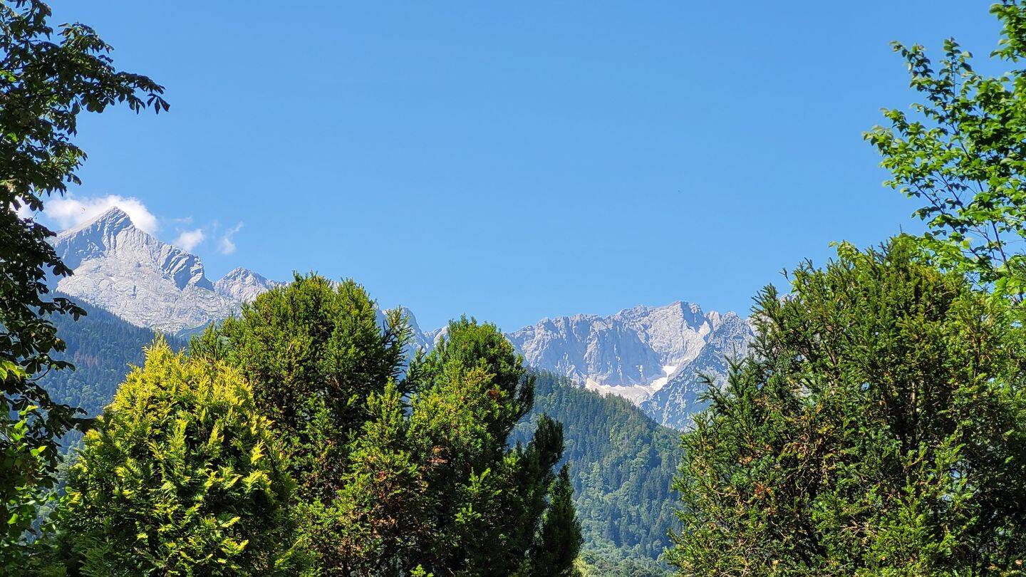 Großzügige, freundliche 2-Zi.-Terrassen-Whg. mit viel Bergblick und Kfz-Stellplatz, 82467 Garmisch-Partenkirchen
