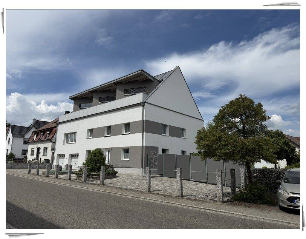 Architektenhaus mit Dachterrasse, Balkon, Einbauküche, Garten, Garagen und Einliegerwohnung bzw. Büro, 91602 Dürrwangen