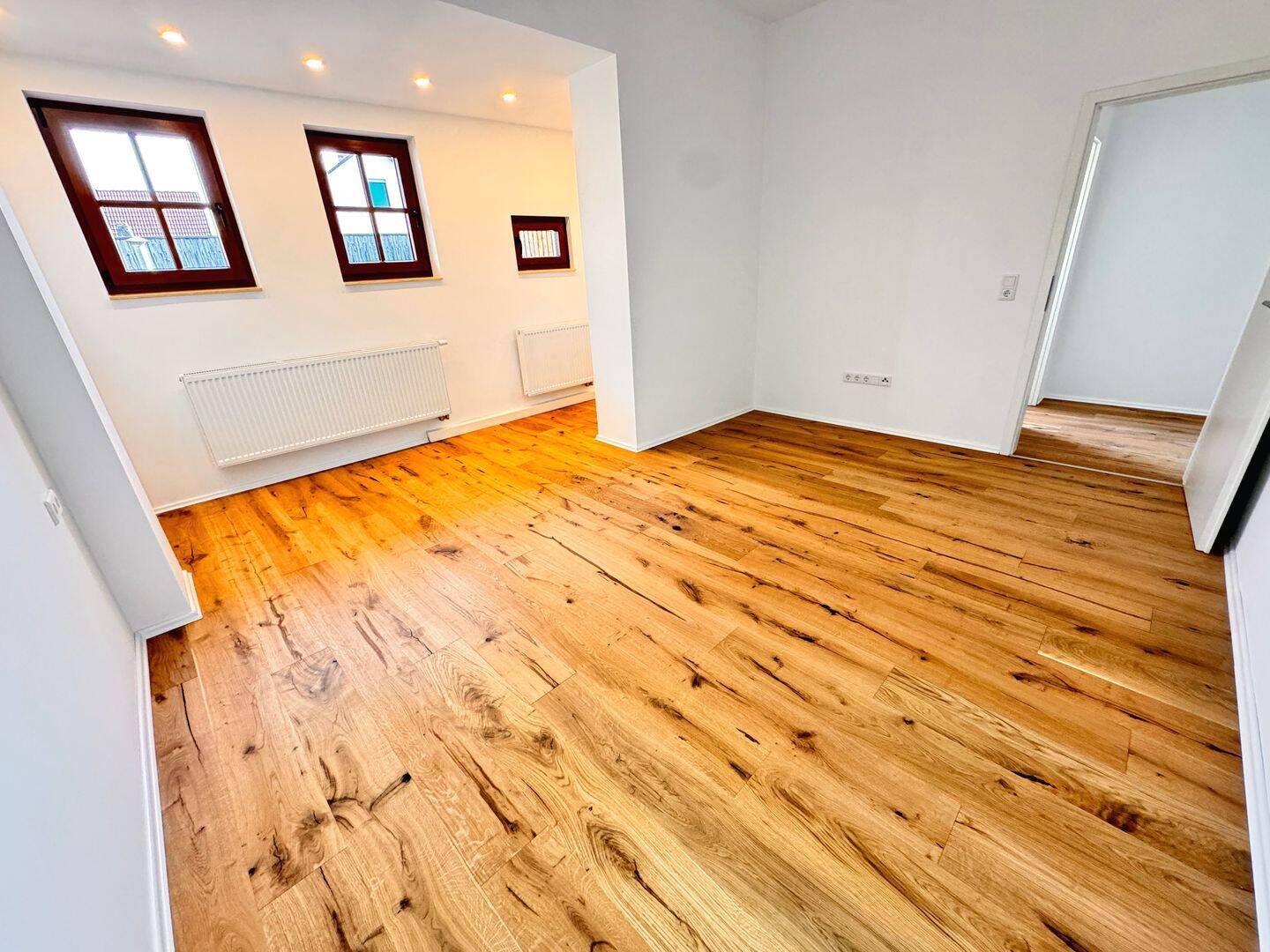 Provisionsfrei – Renovierte 3 Zimmer Wohnung mit Stellplatz in Heßdorf, 91093 Heßdorf