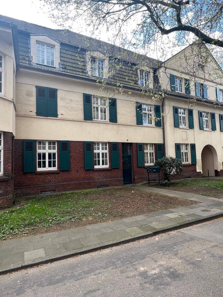 LEERE 3 ZIMMER DACHGESCHOSSWOHNUNG OHNE BALKON!, 47259 Duisburg (Huckingen Hüttenheim Mündelheim Ungelsheim Wanheim-Angerhausen)
