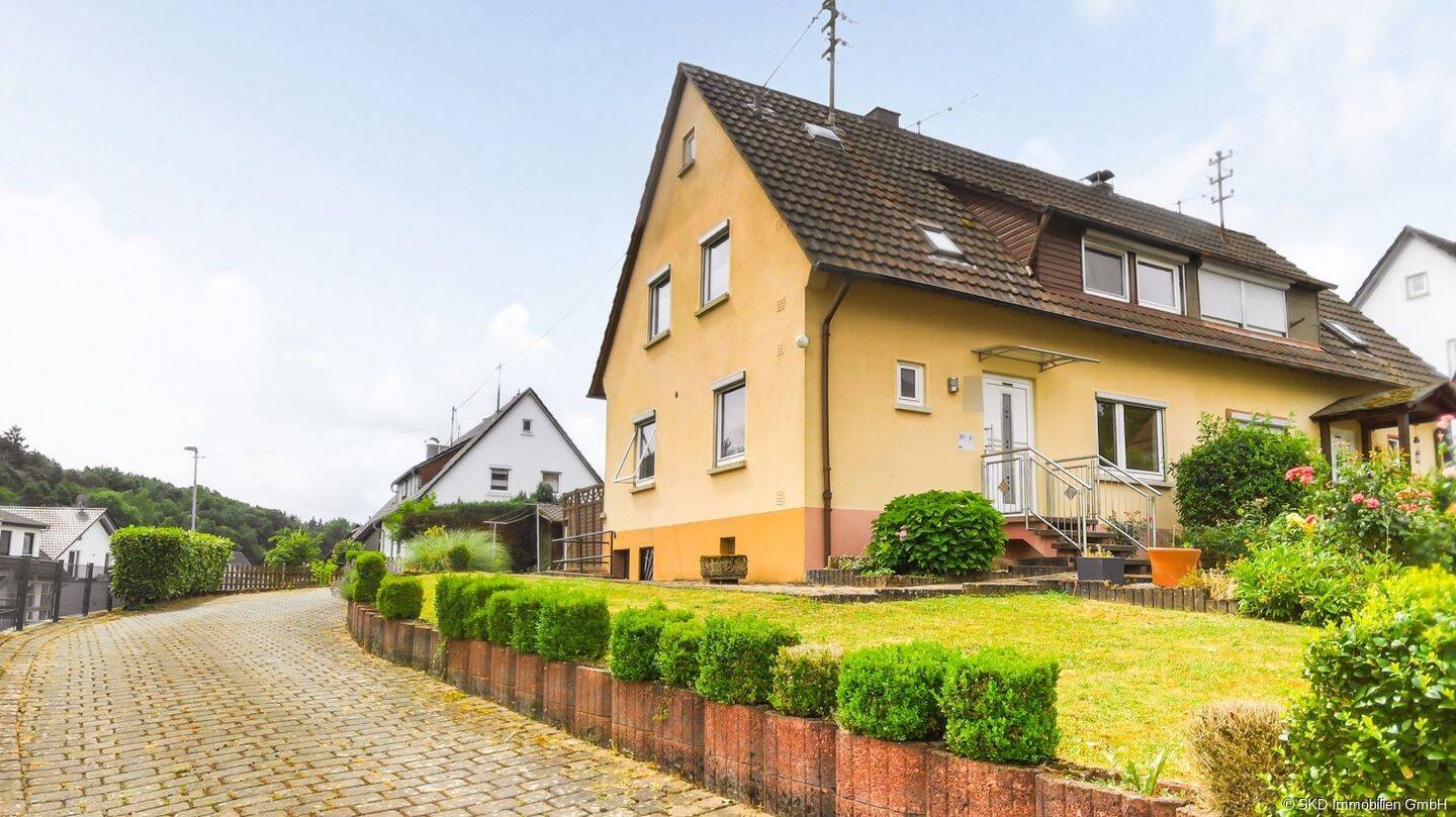 Ruhiges Wohnen mit Potenzial: Doppelhaushälfte mit Garten & Nebengebäude nahe Mosbach!, 74821 Mosbach