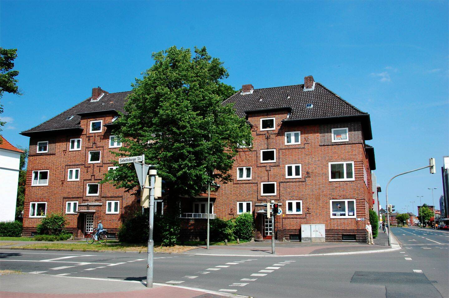 *Ab sofort* Renovierte Zwei-Zimmer-Wohnung mit Balkon in zentraler Lage, 26386 Wilhelmshaven