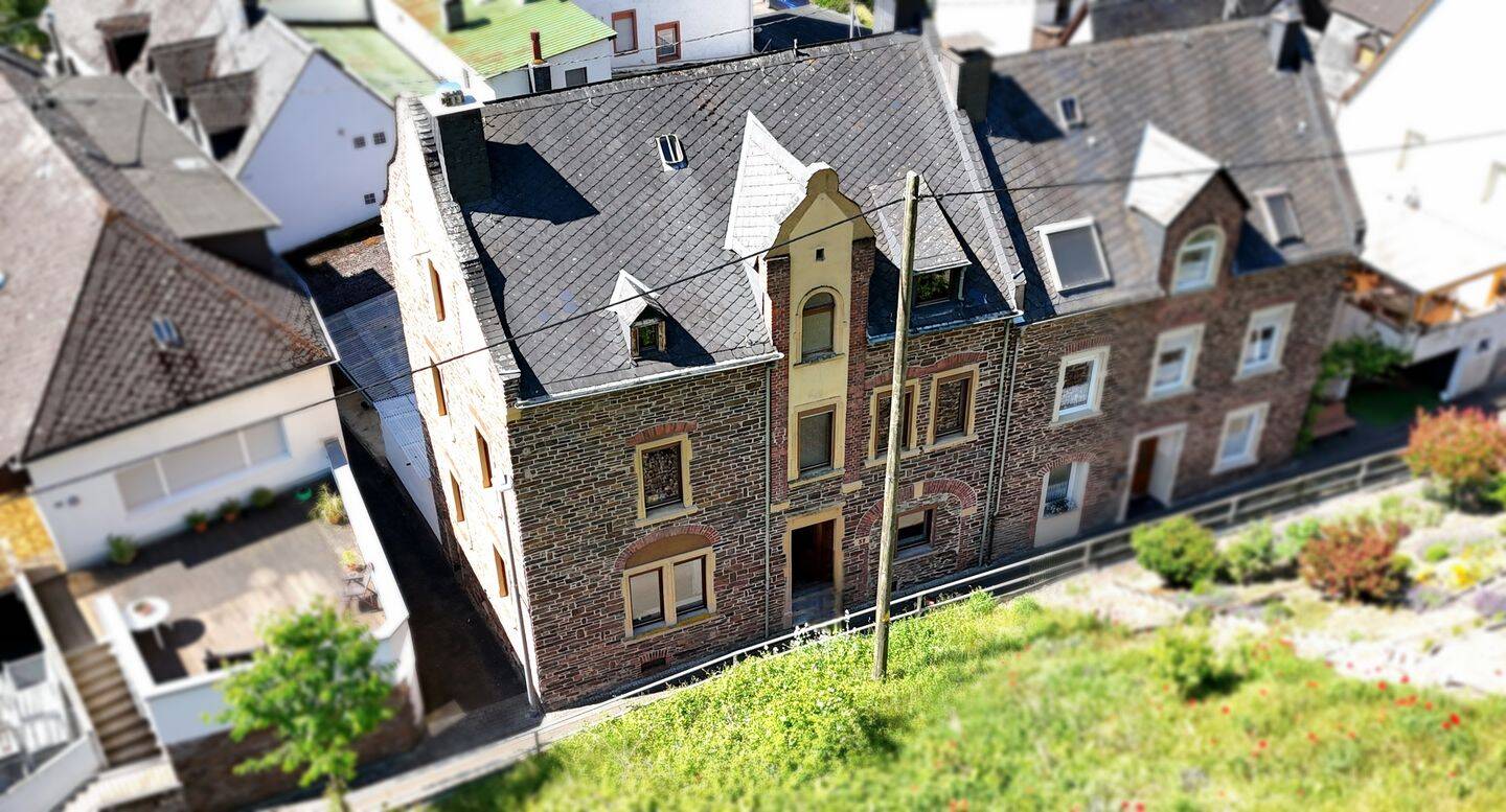 Großzügiges Winzerhaus mit Doppelgarage, Gewölbekeller und viel Potenzial in Zell-Merl, 56856 Zell (Mosel)