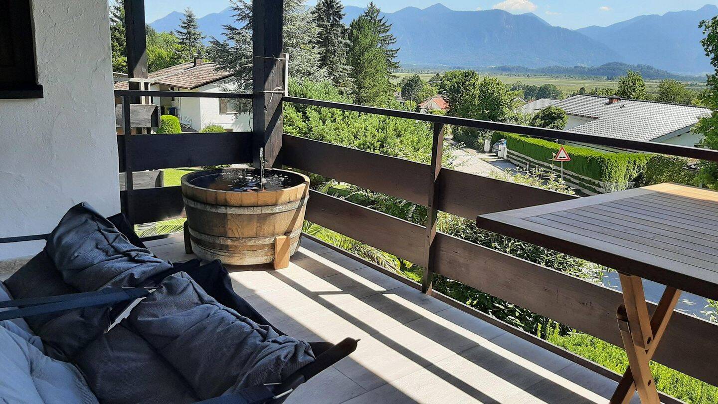 Moderne, hochwertige, ruhige VOLL AUSGESTATTETE 2-Zi-Whg. mit großem Südbalkon in Murnau-Moosrain, 82418 Murnau a. Staffelsee (Murnau)
