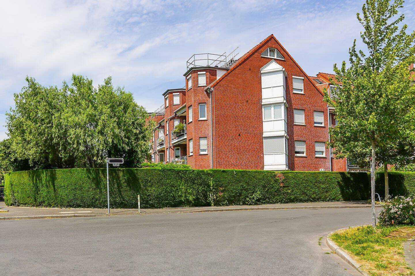Wohnkomfort auf ca. 80 m² mit zwei Balkonen sowie eigenem Tiefgaragenstellplatz, 40470 Düsseldorf (Düsseltal Grafenberg Mörsenbroich Rath)