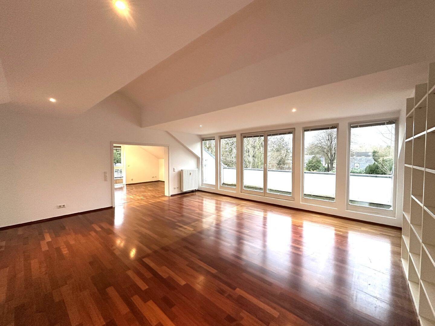 Düsseldorf-Stockum: Großzügige 3-Zimmer-Wohnung mit Balkon und Einbauküche!, 40474 Düsseldorf (Golzheim Lohausen Pempelfort Stockum)
