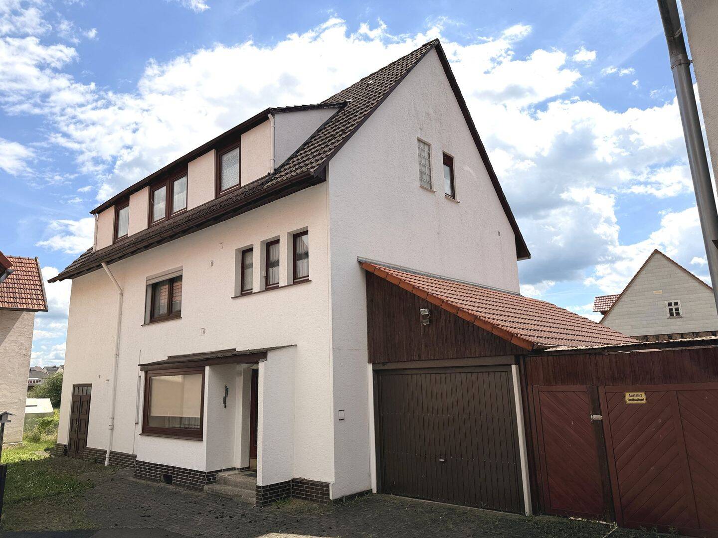 Großes Ein- bis Zweifamilienhaus in zentraler Lage von Calden, 34379 Calden